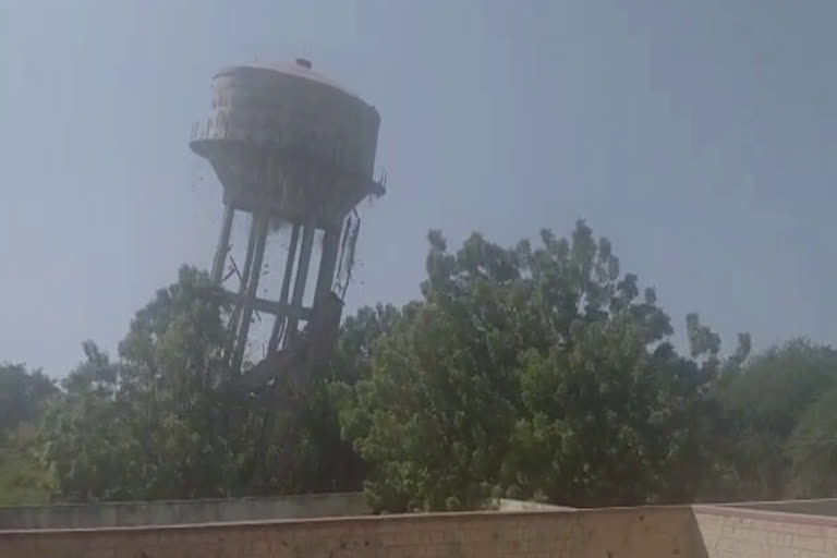 tank in Barmer demolished, 1990 में बनी टंकी को किया गया ध्वस्त