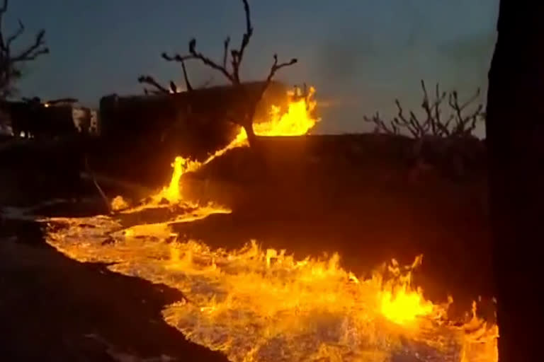 टैंकर में आग लगने से जलकर खाक, fire in a tanker