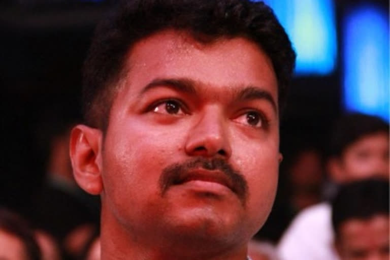 vijay house raid  tamil actor vijay questioning  തമിഴ് നടൻ വിജയ്  വിജയിയെ ചോദ്യം ചെയ്തു  ആദായ നികുതി വകുപ്പ് വിജയിയെ ചോദ്യം ചെയ്തു