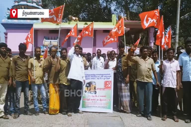 tiruvannamalai-auto-drivers-hold-protest-in-support-of-madurai-auto-driver-suicide-attempt