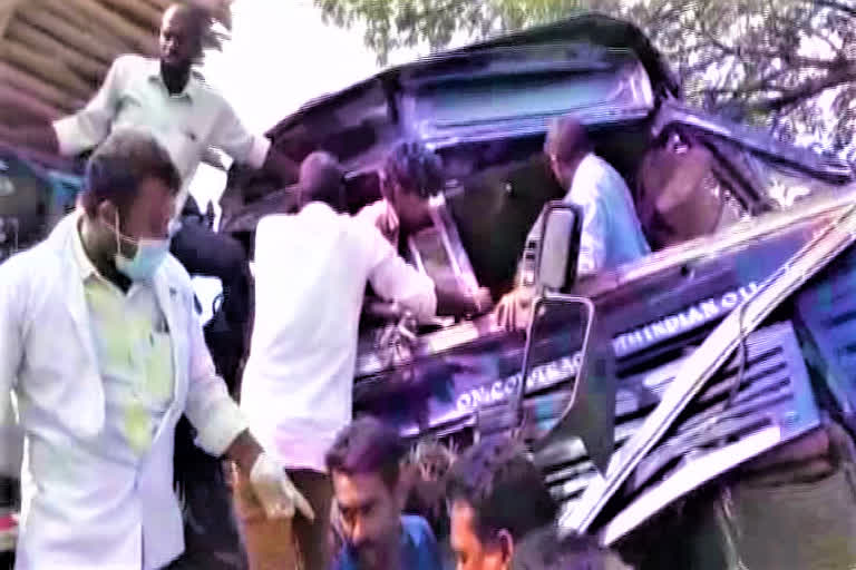 lorry accident in ellapur; driver stuck in lorry cabin