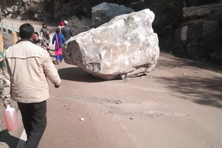 Larji to Sainj road closed in Kullu