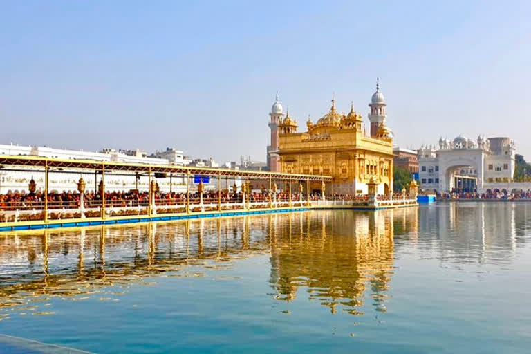 Akal Takht mulling ban on mobile phones inside Golden Temple