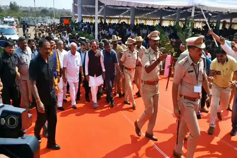 rush in bidar airport by police and local leaders