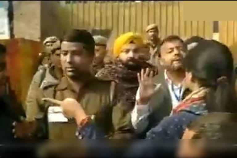 alka lamba slapped incident