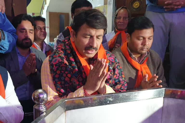 manoj tiwari worshipped god before going to cast vote