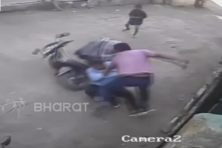 woman beaten in mumbai