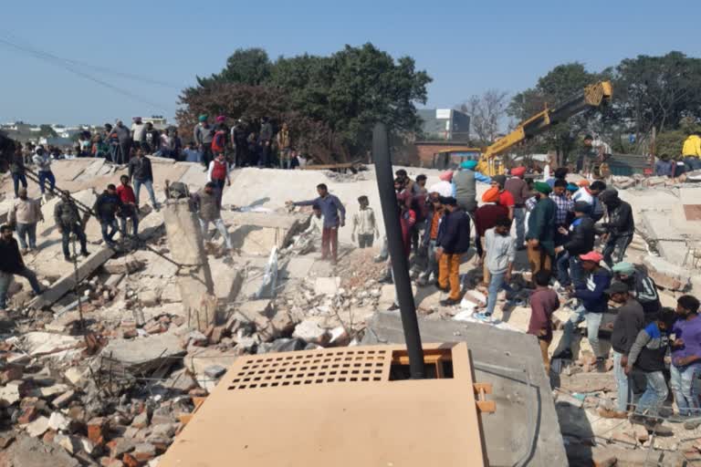 building-collapses-in-punjabs-mohali-several-feared-trapped