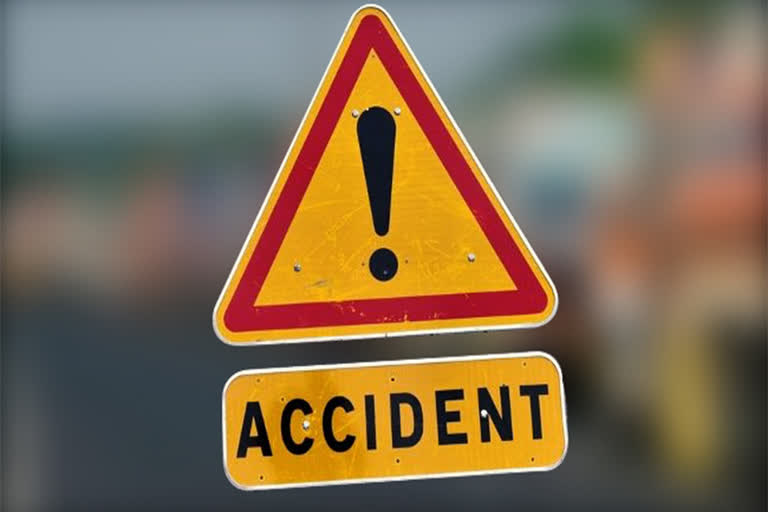 Truck collided with car in madhyapradesh