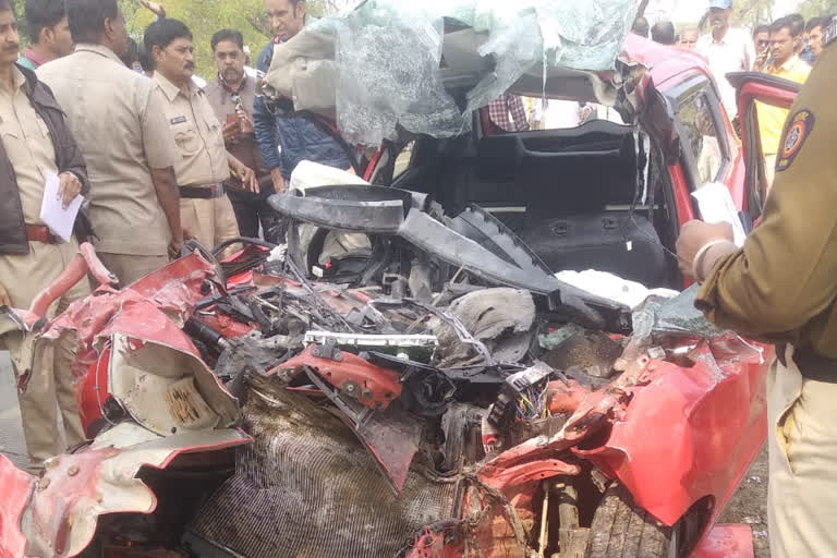 car hit tractor in amravati