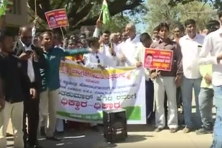 Congress protests against MP Anant Kumar's controversial statement against Mahatma Gandhi