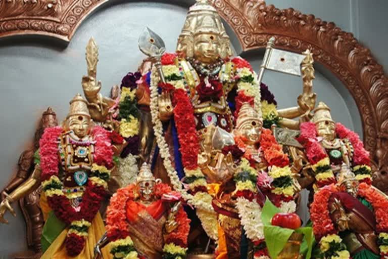 Thousands of devotees on the shores of Thiruchendur