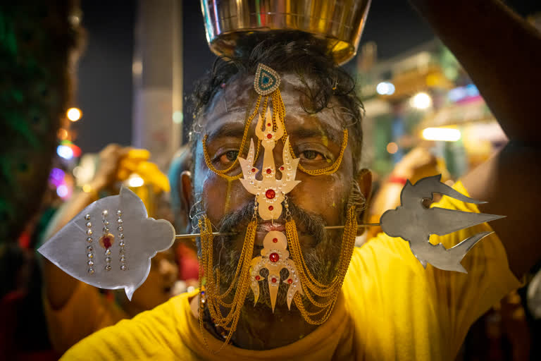 Malaysian tamils defy virus fears to thaipoosam festival