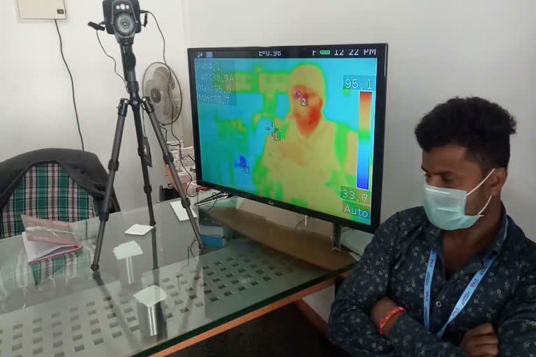 Thermal accelerator screen installed at Auto Expo for checking Corona virus