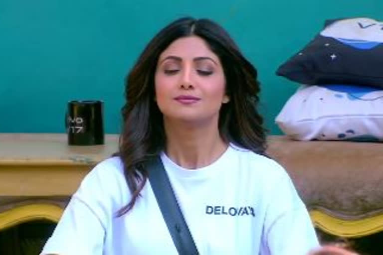 shilpa shetty enters in bigg boss 13 house teach yoga to contestants