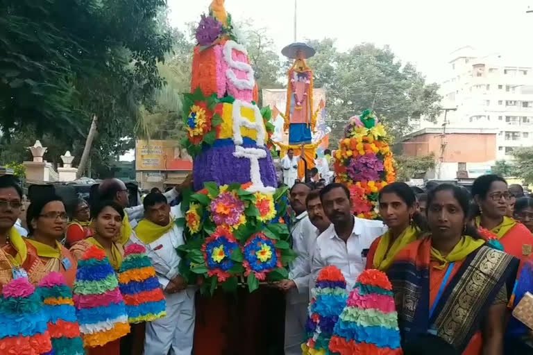 nalgonda district devotees came to puttaparthi