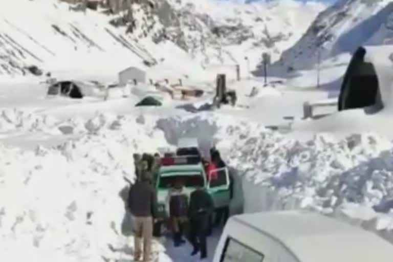 heavy ice storm in lahaul spiti