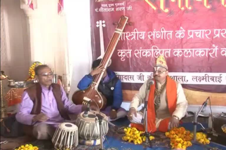 stage-is-given-to-the-seekers-of-classical-music-in-the-big-school-of-ganga-das