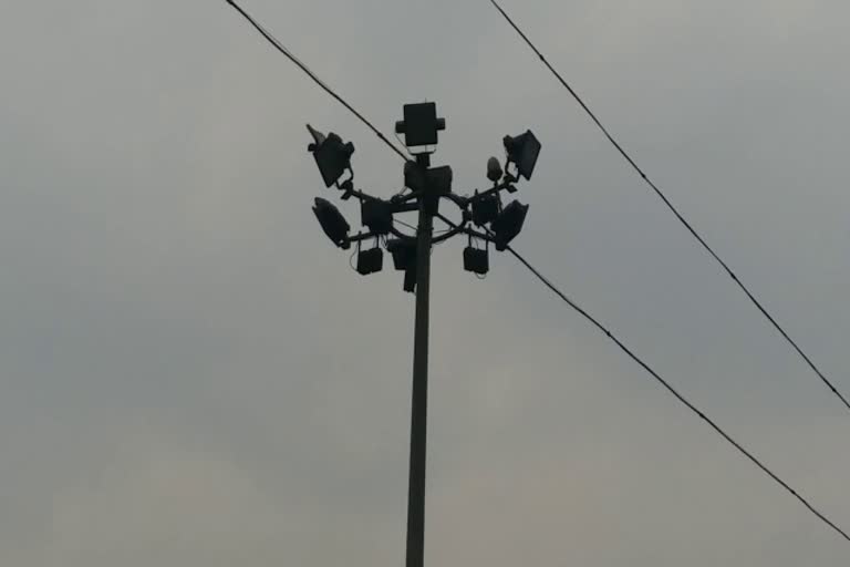 High Mast Light costing millions of rupees is lying idle in jamtara