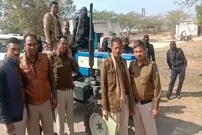 Dhaulpur police recovered tractor, ट्रैक्टर बरामद धौलपुर