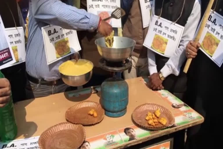 Congress workers fry 'Pakoda'