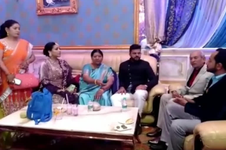 Cricketer Suresh Raina arrives at niece's wedding