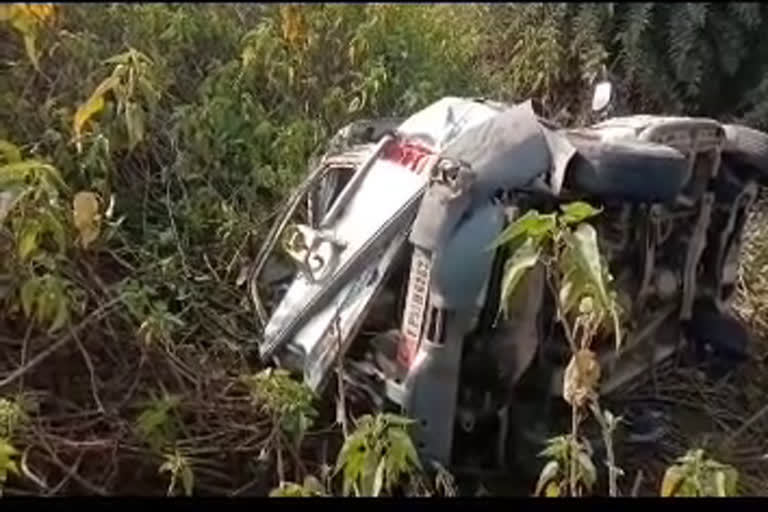 A car full of sacks fell into the ditch