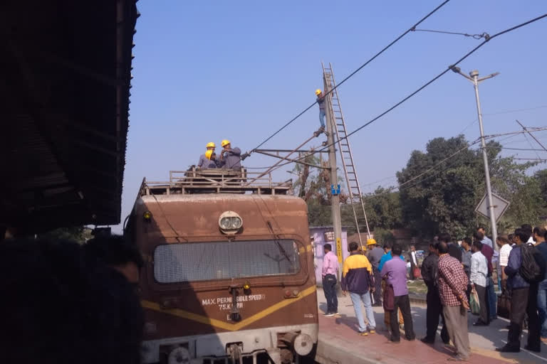 kanchrapar overhead wire tearing