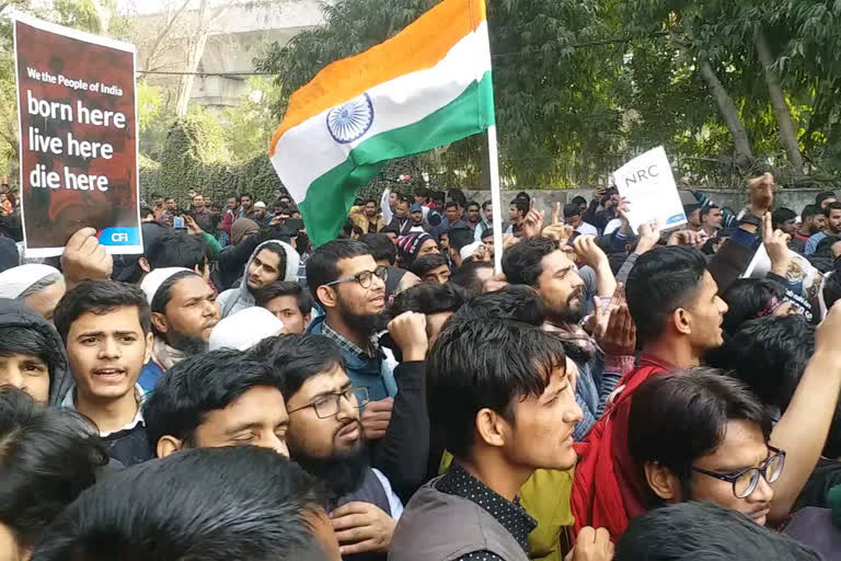 Jamia students march to Parliament, police stopped on the way