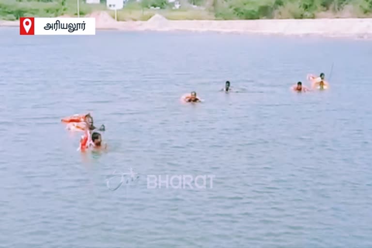 ariyalur at palli krishnapuram drunken youngster drowned in lake