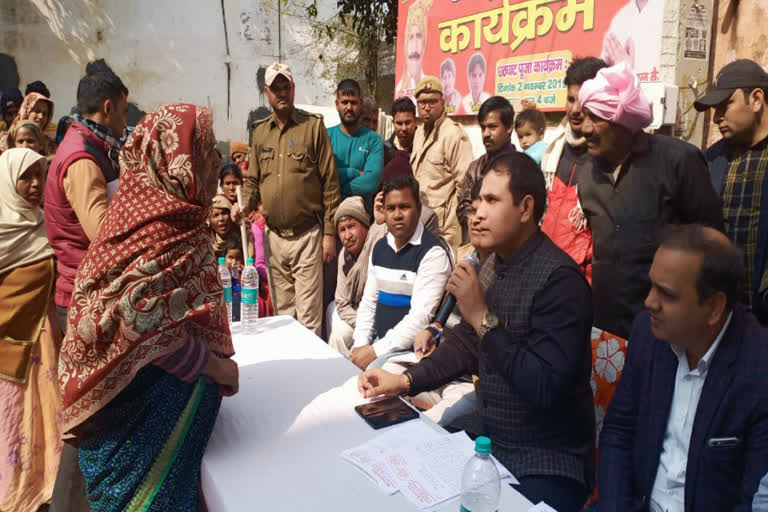 Nandkishore Gurjar directly interacting with public