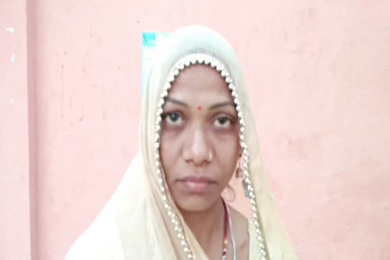 woman's Gold necklace stolen in Bundi, बूंदी में महिलसा की सोने की हार चोरी