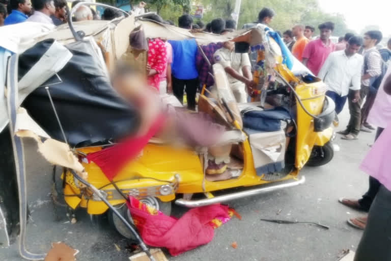 road-accident-at-hasanparthy of warangal urban