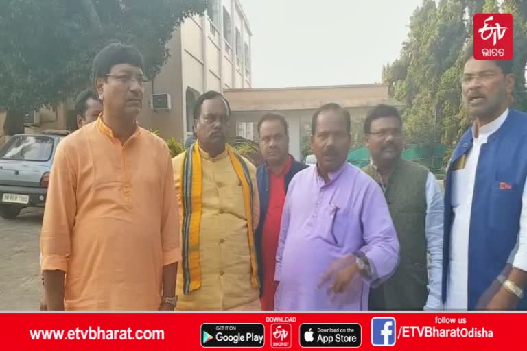 bjp-meet-to-obc-commission-for-seat-reservation-obc-and-sebc