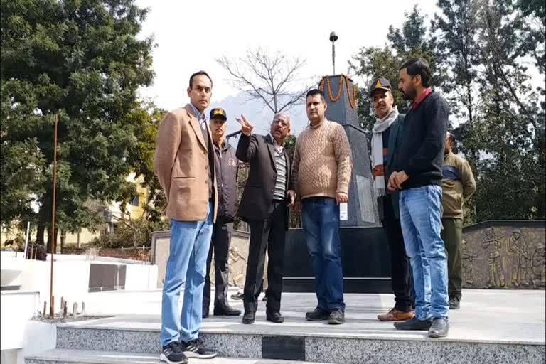 dc inspected the martyrs memorial being built in bilaspur