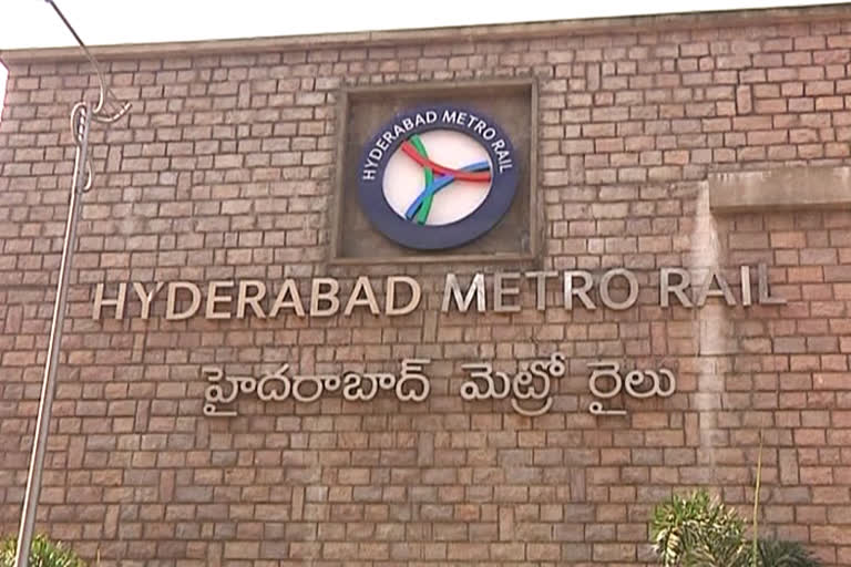 hyderabad-metro-records-highest-foot fall-to-run trains