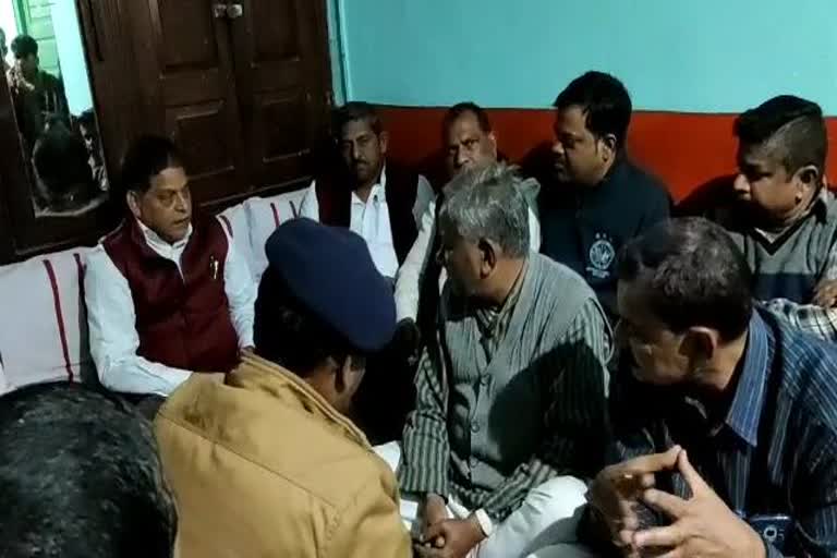 Neeraj Kumar meet shopkeeper in bakhtiyarpur