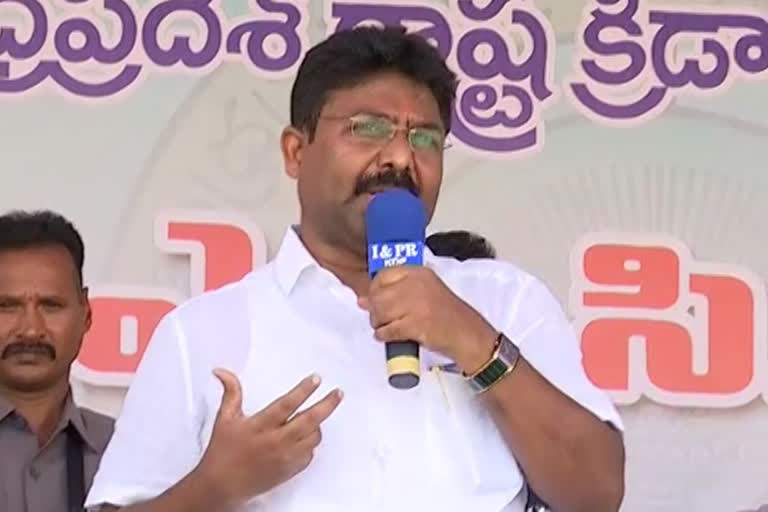 విద్యాశాఖ మంత్రి ఆదిమూలపు సురేశ్