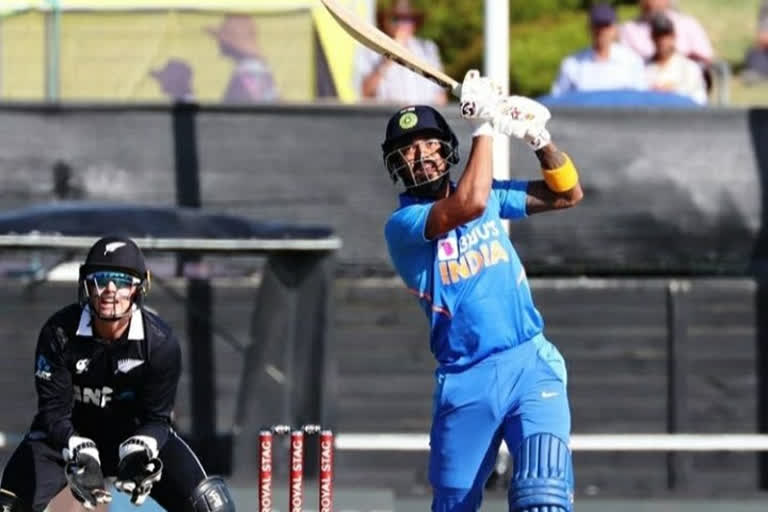 KL Rahul becomes second wicket keeper batsman to score century outside asia