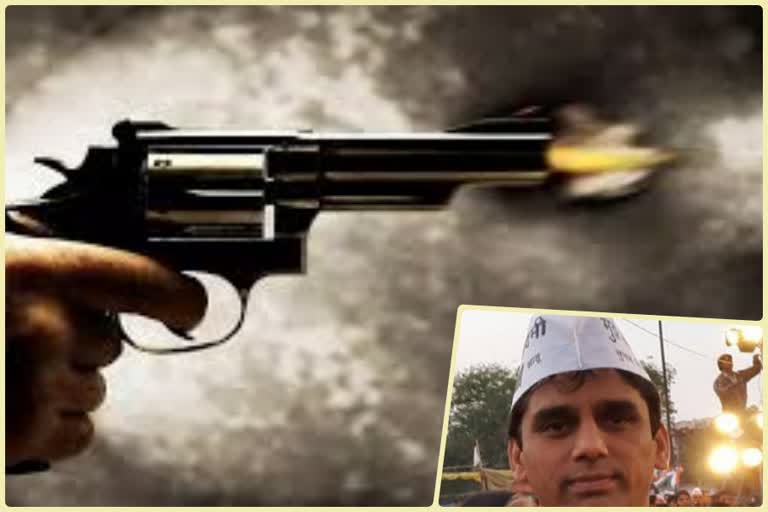 attack on aap mla naresh yadav one aap volunteer dead one injured