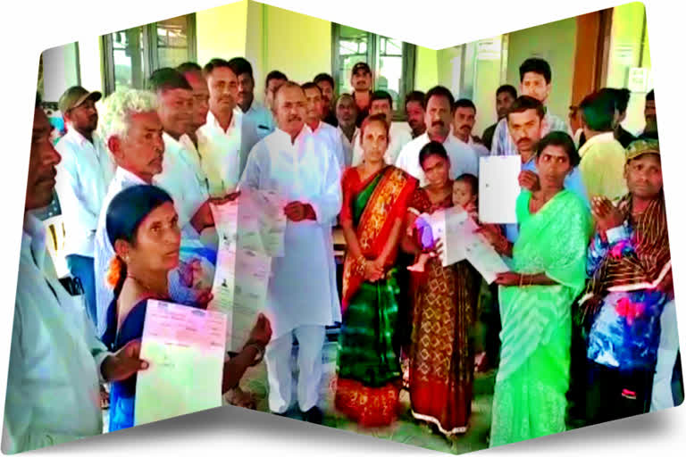 cm relief fund cheque distribution in jayashankar bhupalpally district by mla gandra venkata ramana reddy