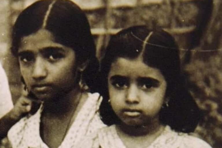 childhood pic of Lata and Asha