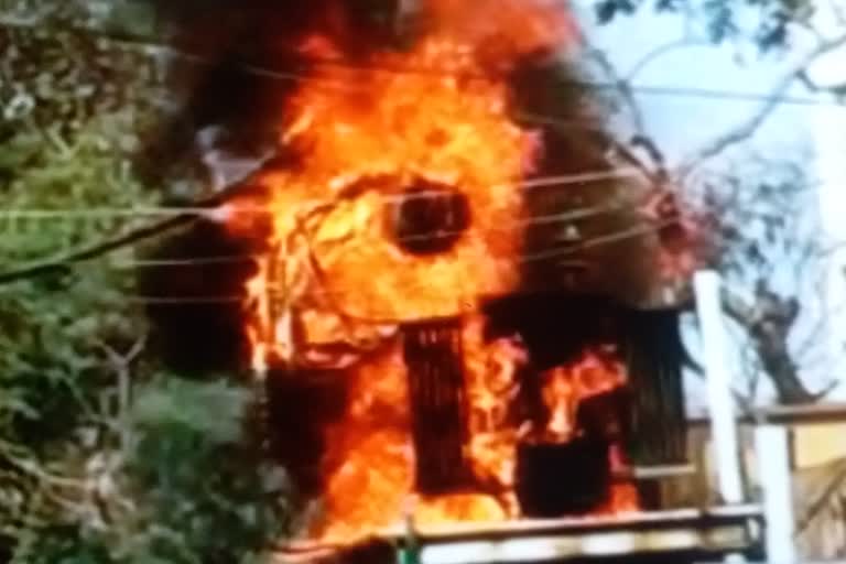 Fire breaks out in transformer, ट्रांसफार्मर में आग लगने से मचा हड़कंप