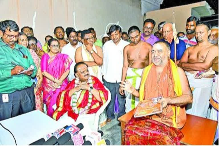 Popular playback singer SP Balasubramanyam has donated his ancestral home in Nellore to Kanchi Peetham