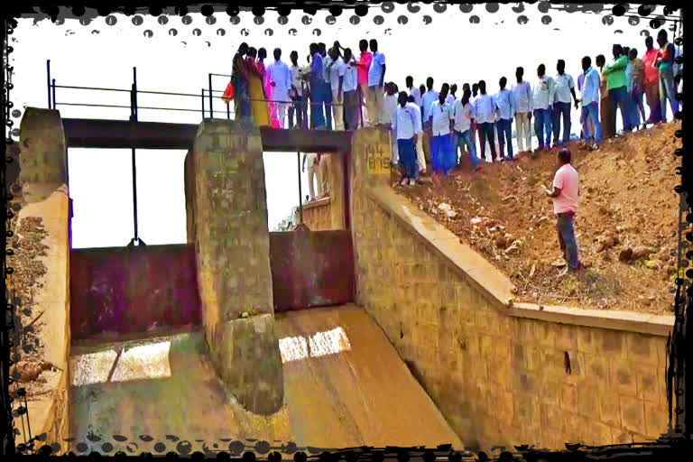 mla gandra venkata ramana reddy releases water from srsp canal in Bhupalpally