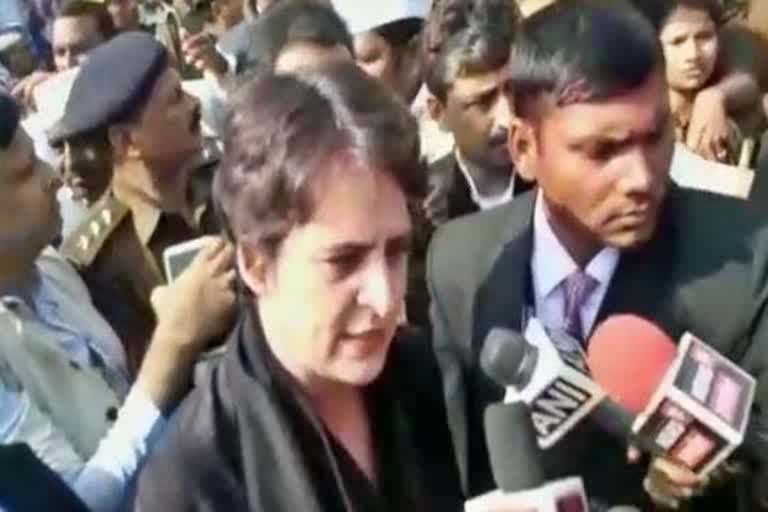 priyanka-gandhi-said-police-administration-tortured-women-in-azamgarh