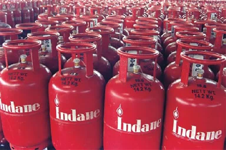 Congress opposes increase in LPG cylinder prices in ranchi