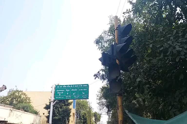 Traffic signals become show peace in Harda