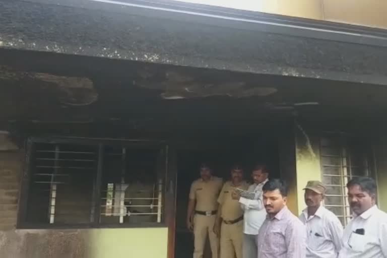 Man sets Police inspector's house on fire in Kolhapur