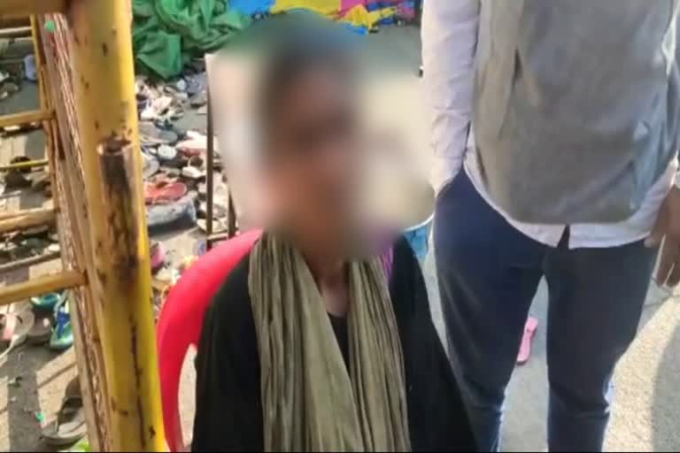 People hand over suspect woman wearing burqa in CAA protest ujjain